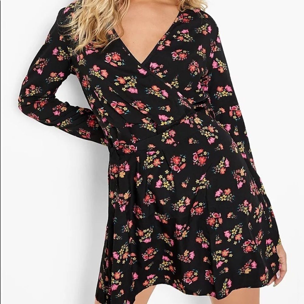 🌺MISSGUIDED Black Floral Ruffle Faux Wrap Dress🌺